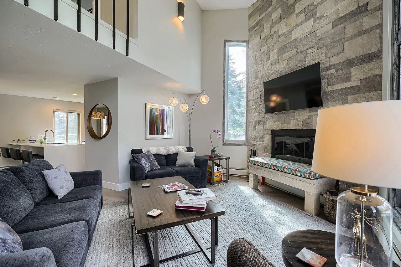 2 bed, 2.5 bath, 1276 sqft, $5,000 — Photo 4