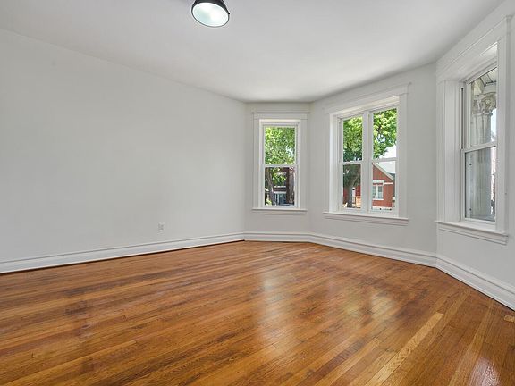 4th image of 2324 S Sacramento Ave #3F