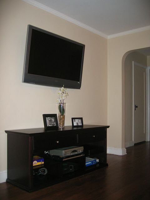 1st image of 111 Leonard Blvd