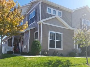 1805 Columbia Ln UNIT 8, Chanhassen, MN 55317