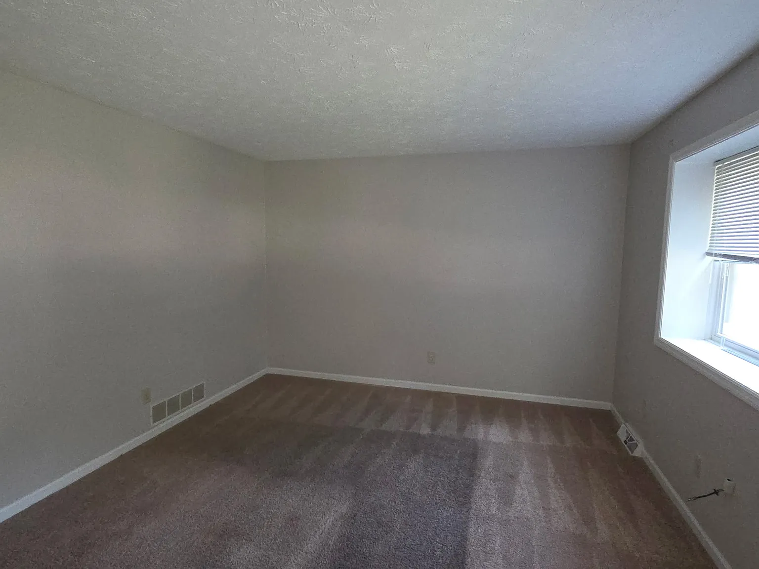 2 bed, 1.5 bath, 1400 sqft, $1,425 — Photo 2