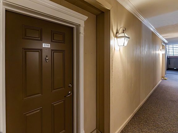 2nd image of 2715 Suncrest Vlg