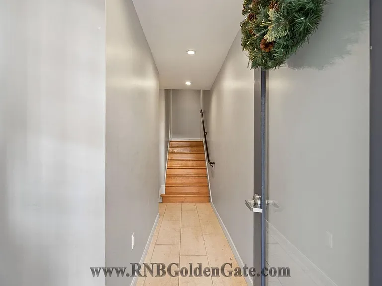 60 Bessie St #B — Photo 3