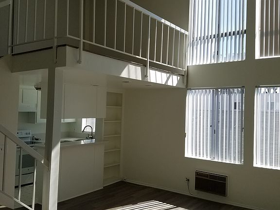 4th image of 501 S Manhattan Pl APT 303