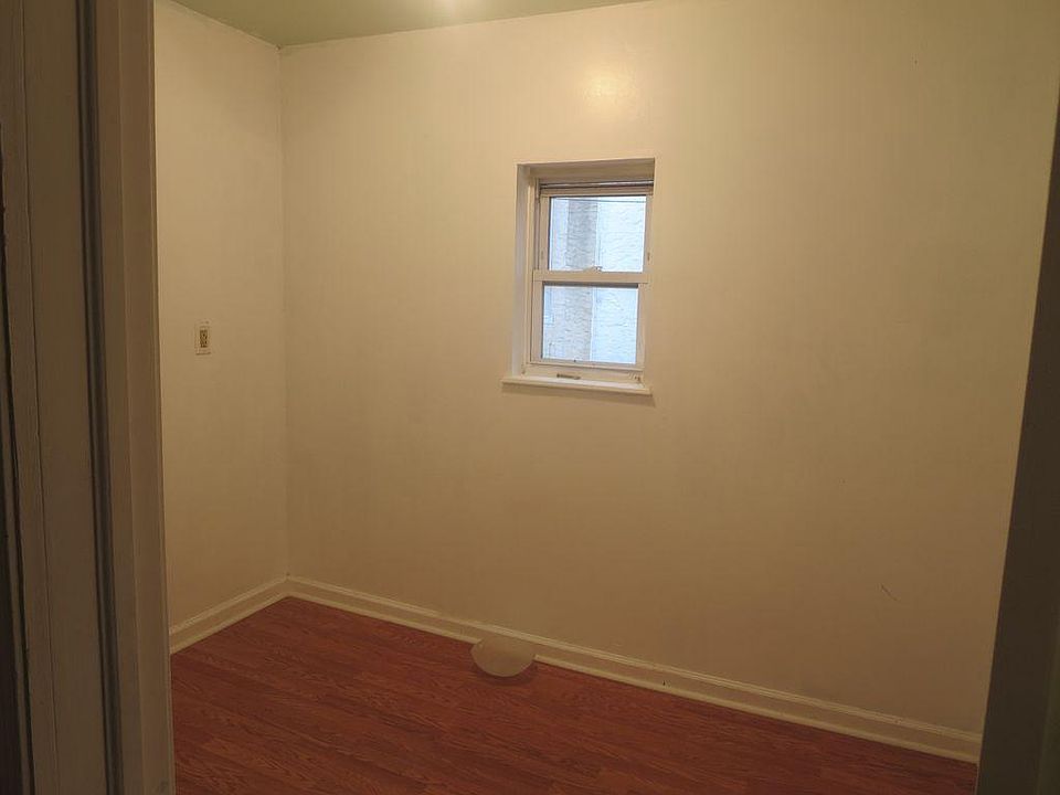1st image of 2337 S Franklin St