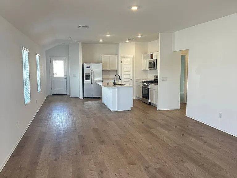 1213 Meadow Brook Dr — Photo 4