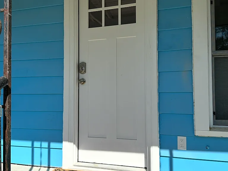 804 W 7th St — Photo 15
