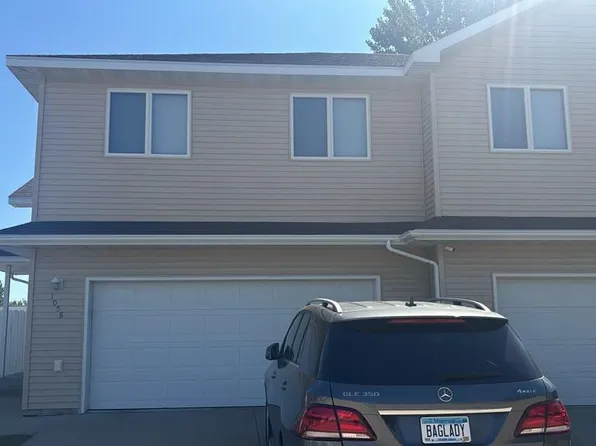 1058 Selkirk Cir, Grand Forks, ND 58203
