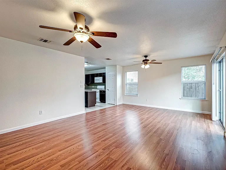 7910 Raven Creek Ln — Photo 15