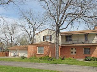 110 S Medina St, Lockhart, TX 78644