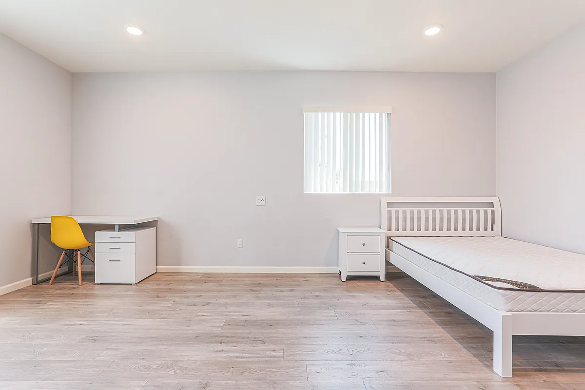 Floor plan 1261 1/2 W 36th Pl