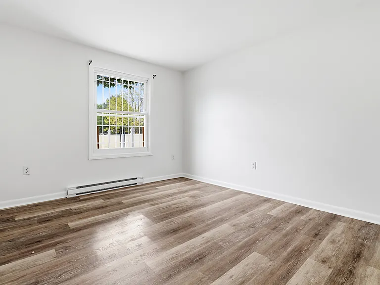 595 Orange St — Photo 14
