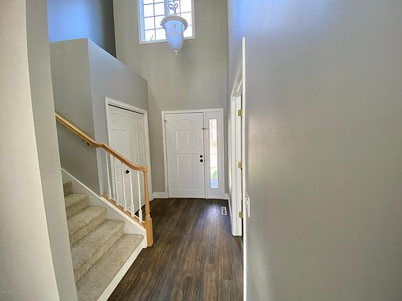 5th image of 10045 Hiawatha Dr