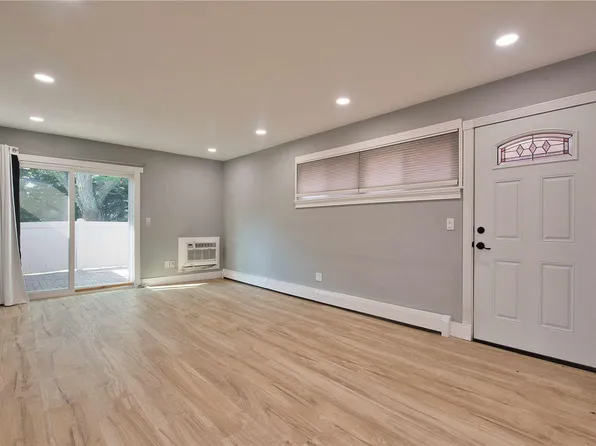 745 Conklin Street #5, Farmingdale, NY 11735