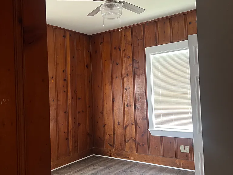 1421 Texas Ave — Photo 9