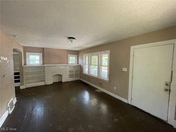 2nd image of 411 Grace Ave