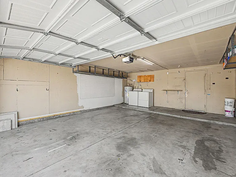 2104 N Comanche Dr — Photo 29