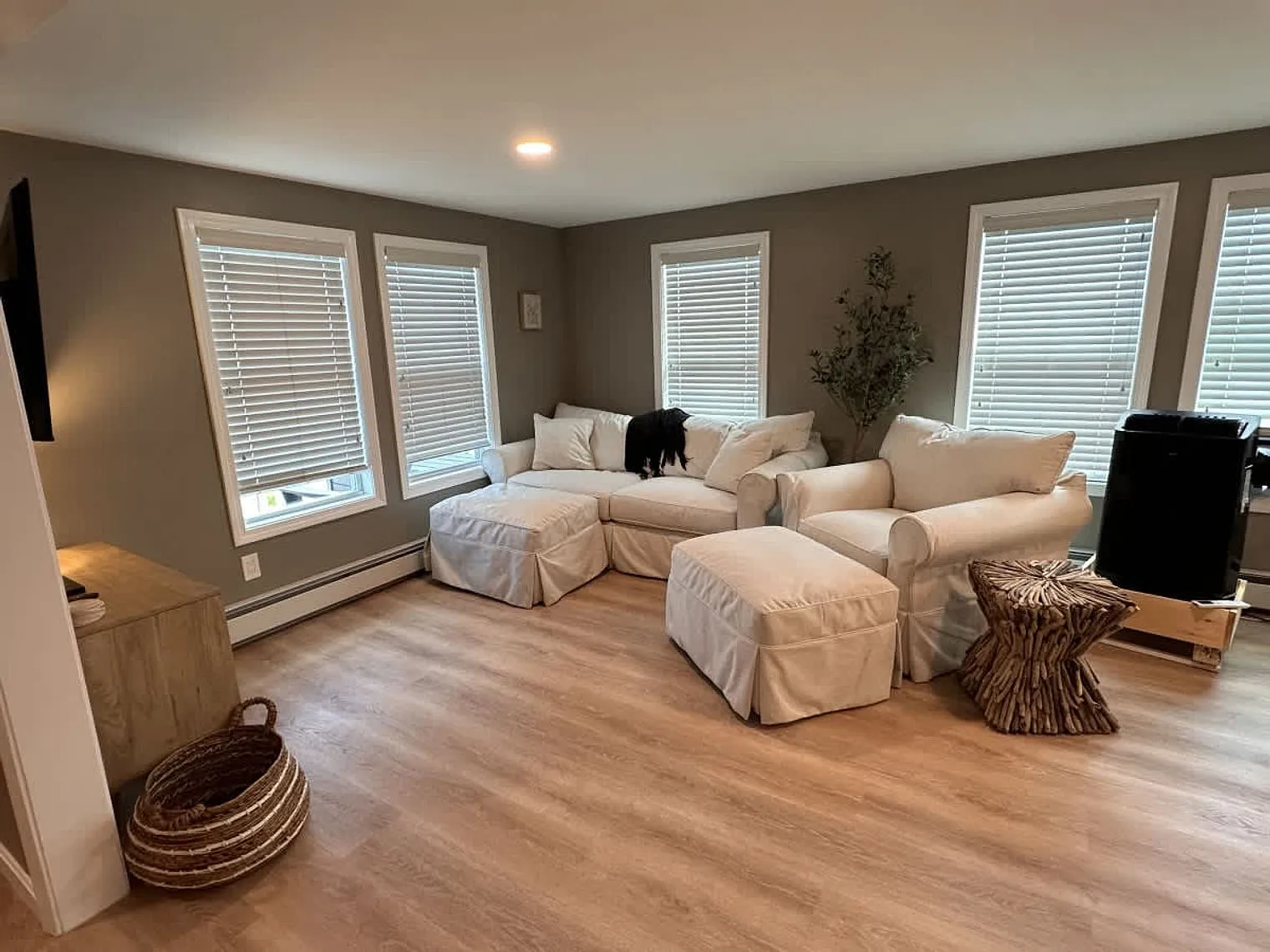 2 bed, 1.0 bath, 839 sqft, $4,334 — Photo 2