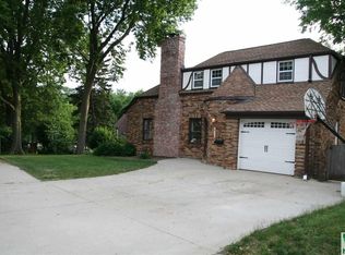 2811 Sunset Cir, Sioux City, IA 51104