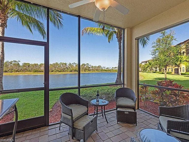 Comfortable Lanai for relaxing & sunset viewing