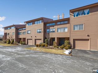142 Windsor Cir, Township Of Washington, NJ 07676
