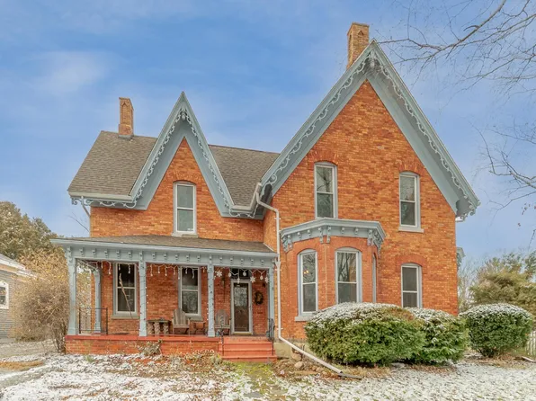 8569 Lake St, Port Austin, MI 48467