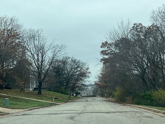 3rd image of 2055 Honeysuckle Ln