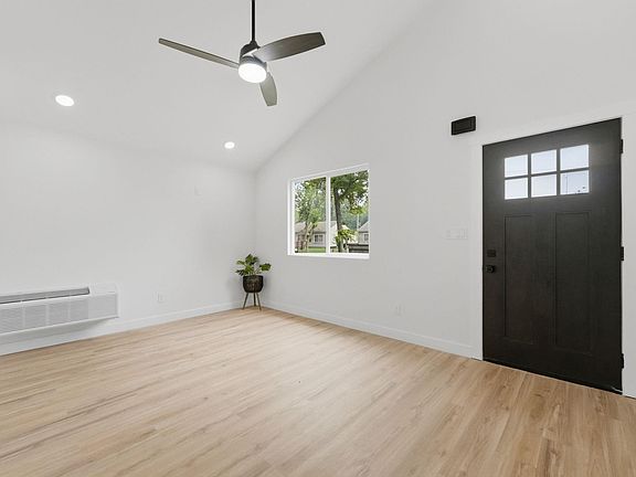 5th image of 4528 S Park Dr