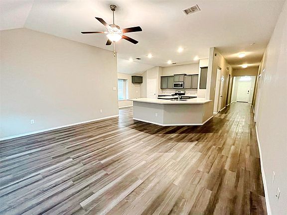 2nd image of 2927 Rosemount Ln