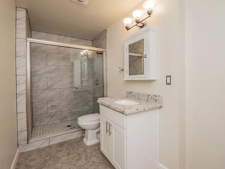 17 Saint Helens Ave — Photo 36