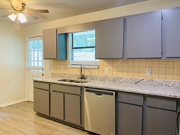 4th image of 1645 Nutmeg St #1649