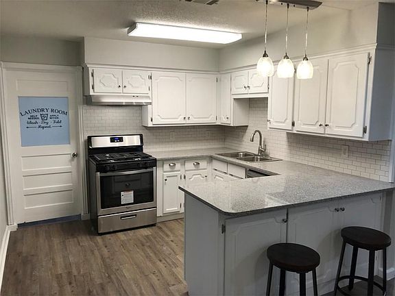 4th image of 817 Comal Ave