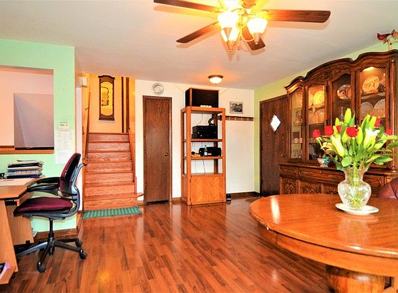 3rd image of 10517 S 83rd Ct