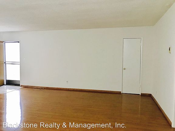 4th image of 1135 N Ogden Dr APT 04