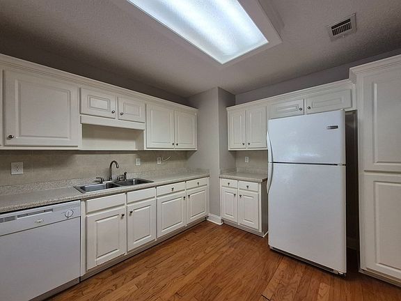 2nd image of 3232 Glenloch Pl