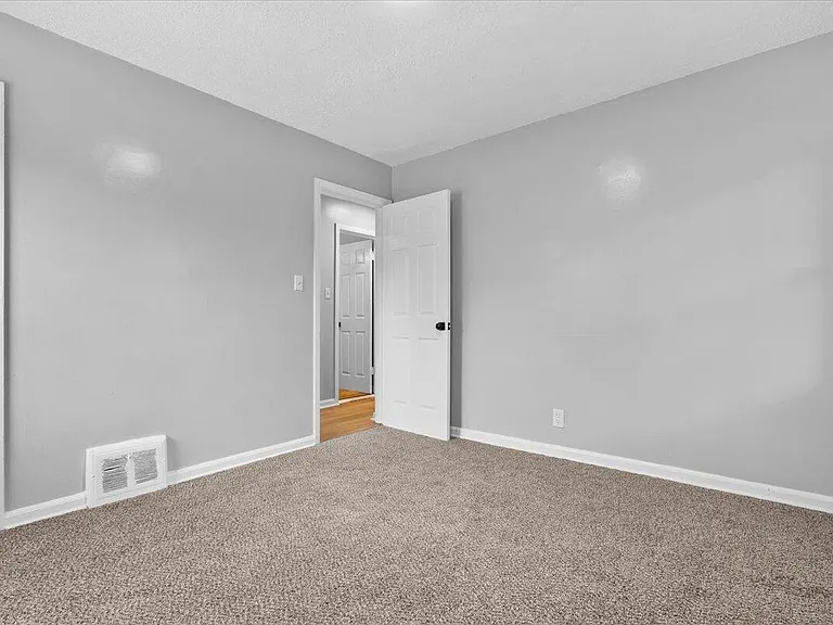 19953 Regent Dr — Photo 15