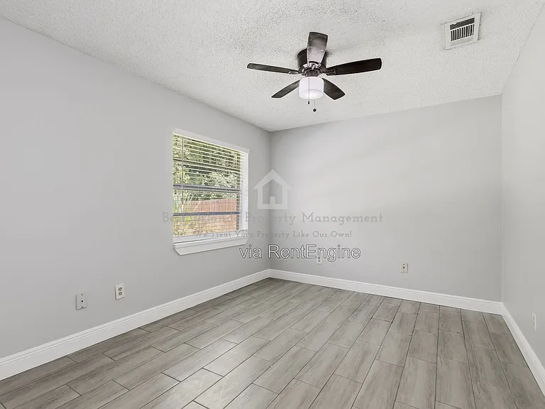 1950 Bonneville Dr #1 — Photo 17