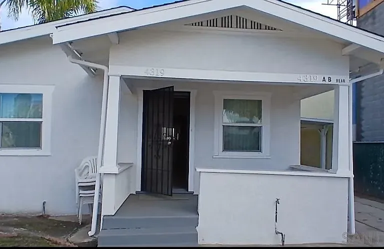 4319 Swift Ave — Photo 1