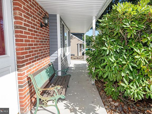 4th image of 404 Placemont Rd