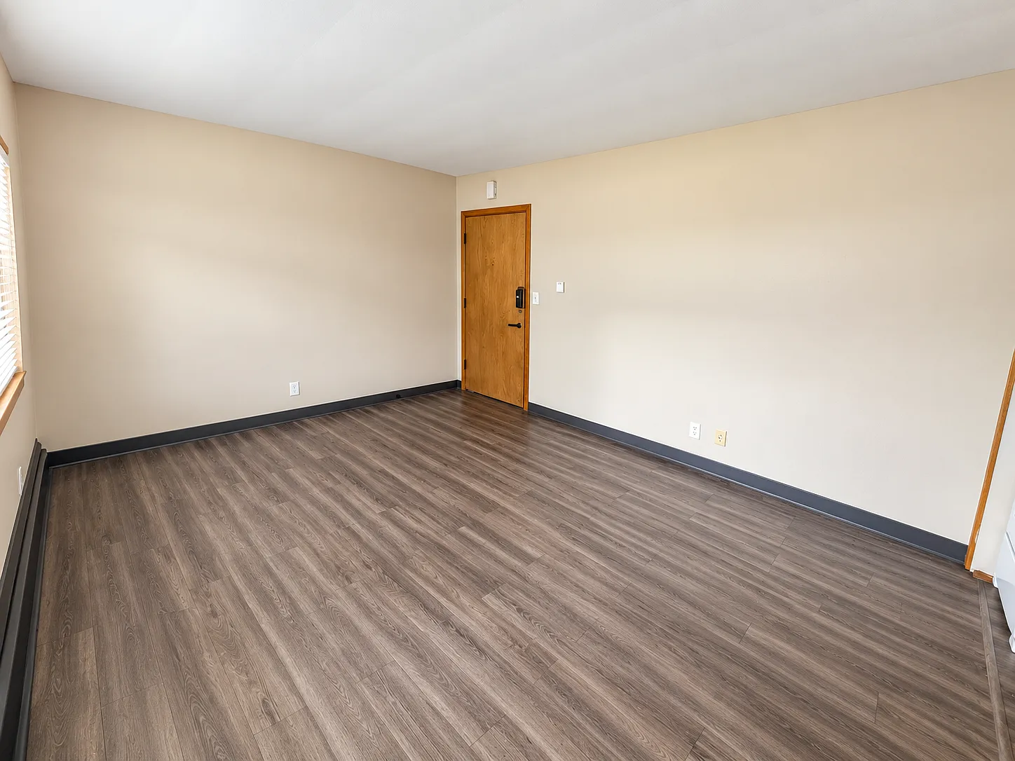 Studio, 550 sqft, $695 — Photo 2