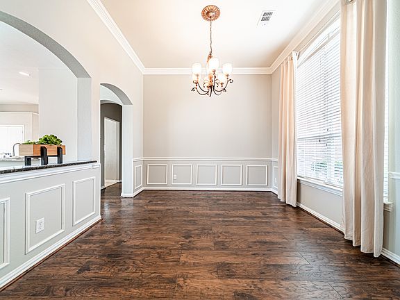 3rd image of 8701 Pinnacle Dr