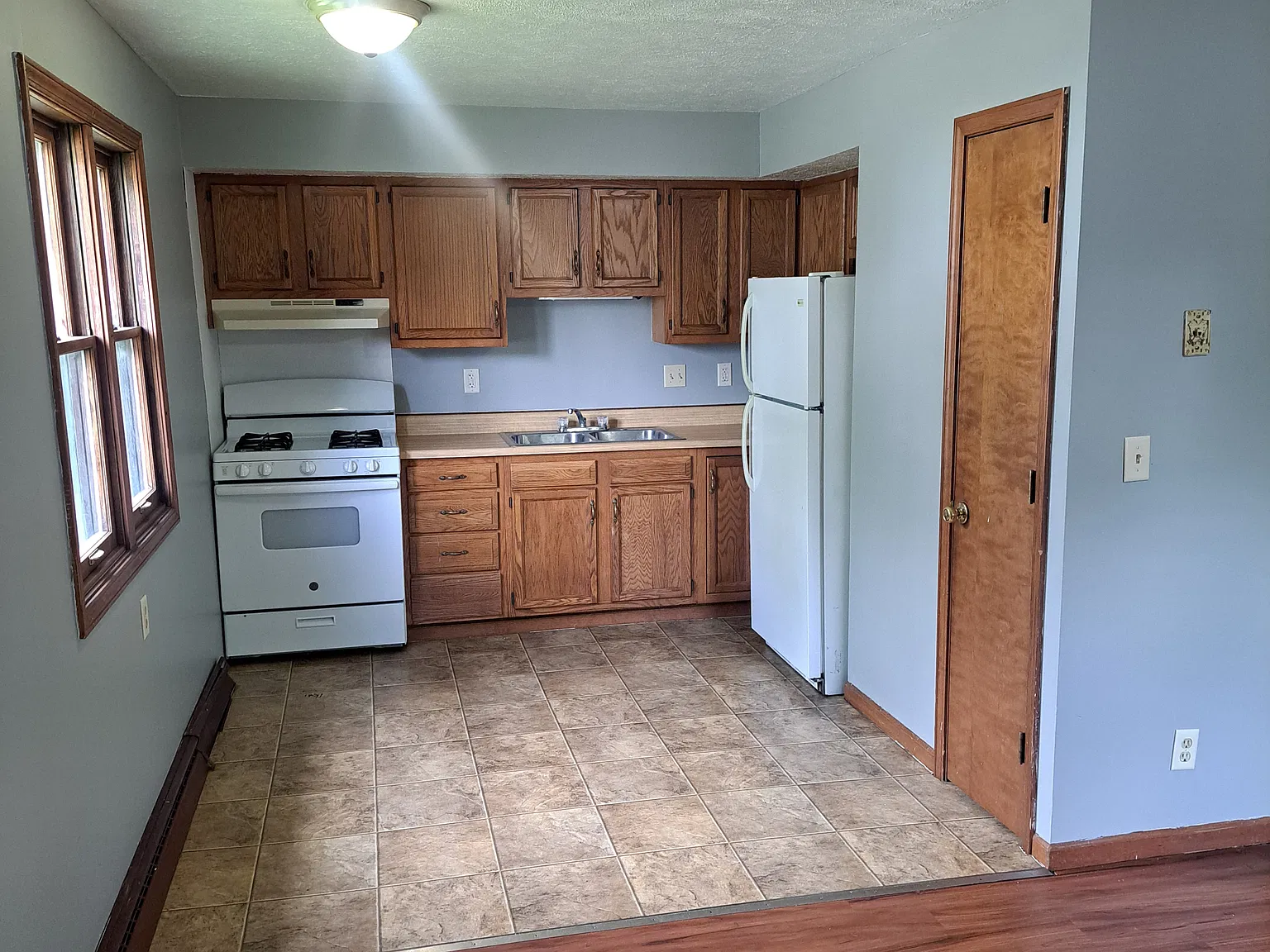 2 bed, $800 — Photo 2