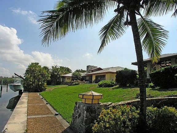 2nd image of 225 Leucadendra Dr