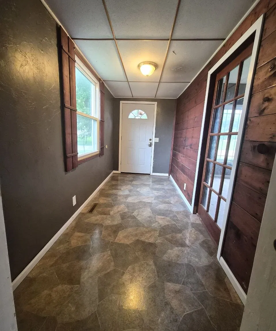 3 bed, 1264 sqft, $950 — Photo 2