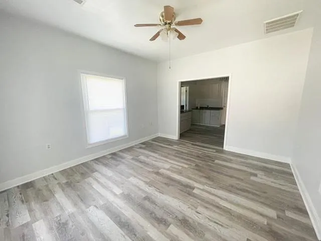 213 W 10th St — Photo 2