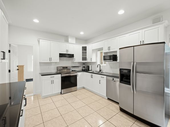4 bedroom rental in Burnaby — photo 24
