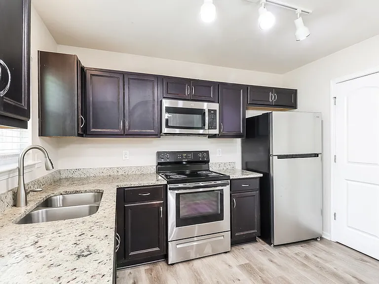 7810 Shadow Lawn Rd — Photo 9