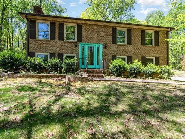 3990 Logan Ln, Winston Salem, NC 27105