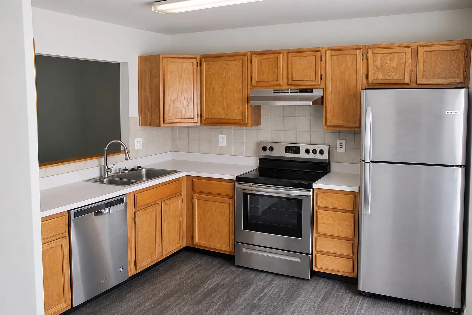 3 bed, 1821 sqft, $2,200 — Photo 3