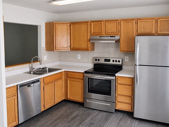 3rd image of 1416 Primrose Pl